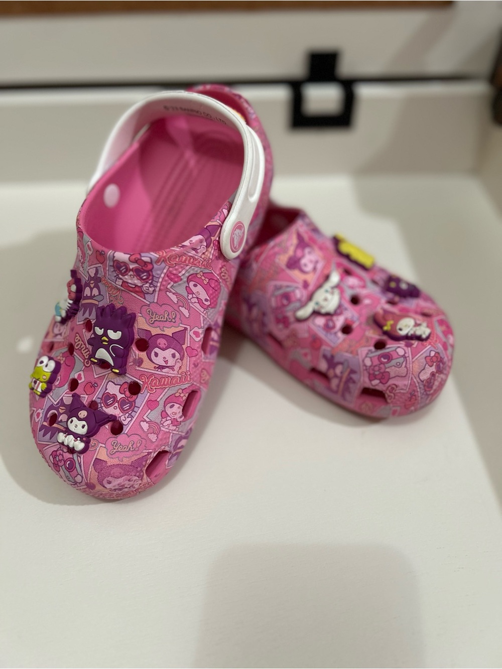 CROCS Sanrio Hello Kitty and Friends Kids Pink Patterned Clog Sandals Size J3